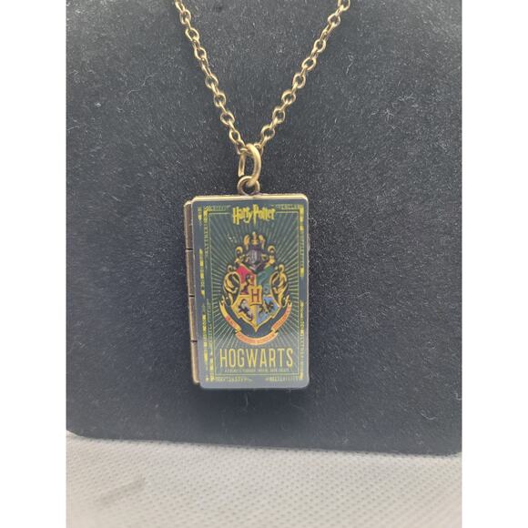 Harry Potter Hogwarts Pendant Necklace - Picture 1 of 2